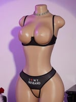 لانجري بحمالة صدر بتصميم مفرغ مع سروال داخلي مفتوح