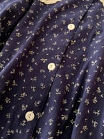 طقم بيجامة نسائي، يتميز بأكمام وسراويل طويلة