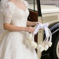 اقة زهور التوليب الاصطناعية مع شريط لؤلؤي