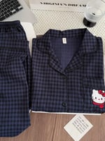 طقم بيجامة نسائي، يتميز بأكمام وسراويل طويلة