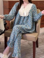 طقم بيجاما نسائي بتصميم فلورال كلاسيكي مع حمالة صد...