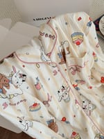 طقم بيجامة نسائي، يتميز بأكمام وسراويل طويلة