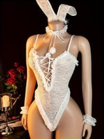 لانجري تنكر جديد وجذاب على شكل أرنب، يتميز بزي موح...