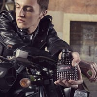 عطر فالنتينو اومو بورن ان روما الرجالي او دو توالي...