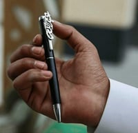 قلم رجالي بالاسم انيق