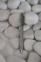 قلم كويتي أنيق بلون فضي