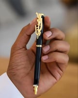 قلم رجالي بالاسم انيق