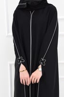 عباية بشت أنيقة بتطريز شك فراشة على فتحة الكم