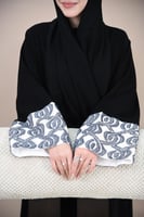 عباية كلوش أكمام مربعة ملونة مع شراشيب