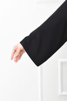 عباية سادة نصف كلوش بسحاب وجيوب مخفية مع تفاصيل ست...