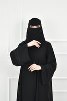 عباية كلوش بتطريز فخم على الأكمام