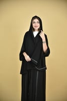 عباية نواعم كاجوال نص كلوش بكسرات ودقة خيط أبيض