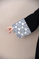 عباية كلوش أكمام مربعة ملونة مع شراشيب