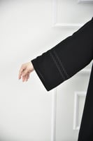 عباية كلوش بتطريز فخم على الأكمام