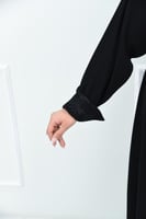 عباية مناسبات أنيقة بتطريز أمامي وخلفي