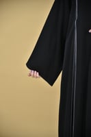 عباية نواعم كاجوال نص كلوش بكسرات ودقة خيط أبيض