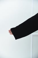 عباية سادة بتثنبات طولية على الجوانب