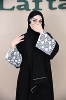 عباية كلوش أكمام مربعة ملونة مع شراشيب