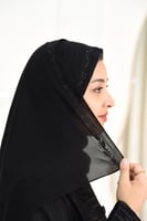 طرحة سوداء فاخرة مطرزة بأوراق وكريستال أسود أنيق