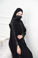 عباية بشت أنيقة بتطريز شك فراشة على فتحة الكم