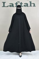 عباية ساده بتصميم كلوش مع سحاب وأكمام مربعة