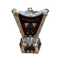 مبخرة خشب صغيرة والكمية محدودة