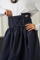 مريول طقم بلوزة وتنورة كحلية راقية شرائط امامية عل...