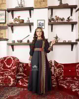 فستان يوم التأسيس السن المحير مع شال