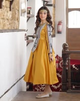 فستان يوم التأسيس سن محير كموني