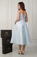 فستان لانا الراقي دانتيل مطرز .. فستان السن المحير