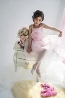 فستان بناتي ناعم من خامة الاورجنزا فيونكه بالصدر ل...