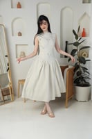 فستان نسائي أنيق كتان بيج بقصة أنثوية وتطريز فاخر