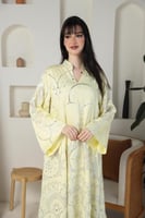 جلابية نسائية أنيقة لون اصفر باستيل هادئ بتطريز تر...