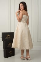 فستان لانا الراقي دانتيل مطرز .. فستان السن المحير