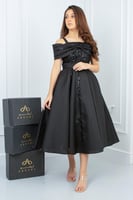 فستان سهرة أسود ملكي للسن المحير