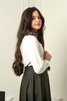 مريول طقم بلوزة وتنورة مدرسية زيتي بتصميم كلاسيكي