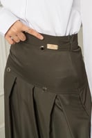 مريول طقم بلوزة وتنورة زيتي بتصميم كلاسيكي راقي