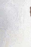 فستان بناتي عرائسي كلوش دانتيل صدر نازل فيونكه بال...