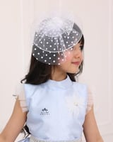 فيونكة شعر لون أبيض