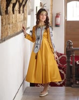 فستان يوم التأسيس سن محير كموني