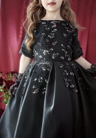 فستان بناتي سهره تفته عليها تطريز لون اسود