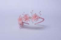 تاج مزين بكريستال وورود خربزي على زهري