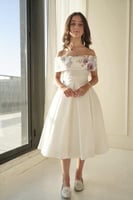 فستان بناتي تطريز ورود بارز لون ابيض