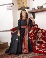 فستان يوم التأسيس السن المحير مع شال