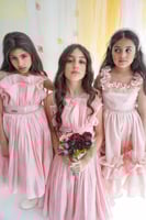 فستان بناتي تفته كلوش كرانيش بحواف الصدر واسفل الف...