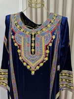 جلابية عسيري مخمل كحلي بتطريز يدوي مرصع بالكريستال