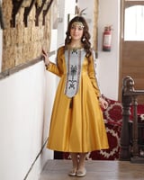 فستان يوم التأسيس سن محير كموني