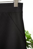 تنورة نسائي بتصميم كلاسيكي