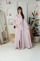 جلابية نسائية راقية كريب ناعم موف رمادي بتصميم أنث...