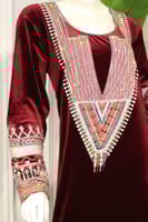 جلابية عسيري مخمل عودي فاخر وتطريز يدوي مرصّع بالك...